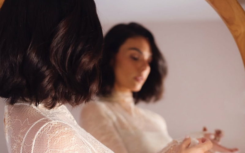 O uso de bloqueadores de celular no casamento de Isis Valverde