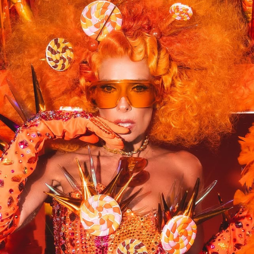 Adriane Galisteu Brilha no Baile da Vogue 2025 com Look Inspirado em Doces